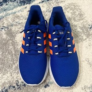 Adidas Boys Questar Flow Size 6. Blue/orange. Excellent condition!